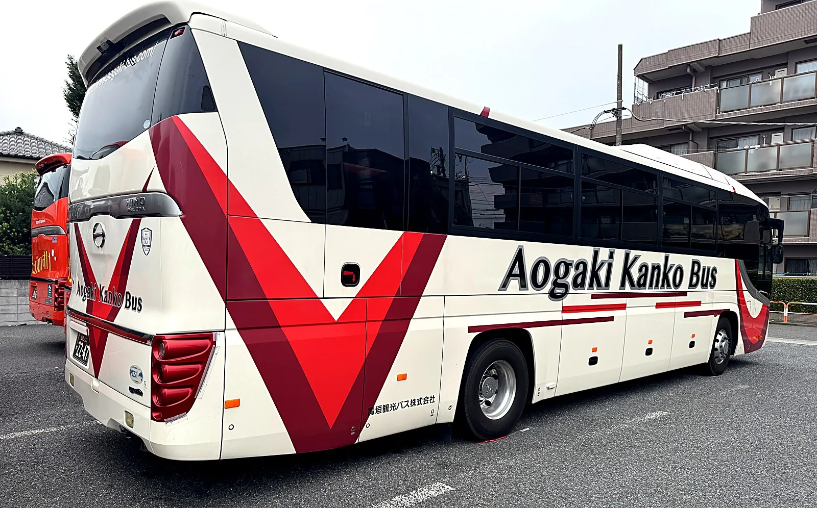 貸切バスの見積り相場はいくら？運転手付きで賢く依頼するコツ