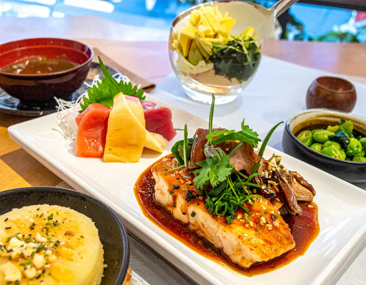 秋の紅葉狩り＋グルメを1日で回すなら、見学2〜3時間＋昼食1時間が目安
